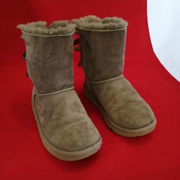 Ugg bow boots - Picture 2 of 8
